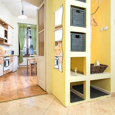 Friendhouse - Old Apartment