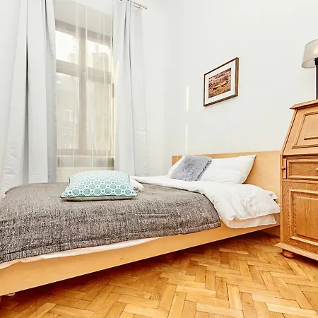 Friendhouse - Old Krakow