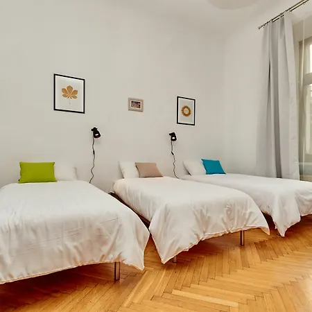 Friendhouse - Old Apartment