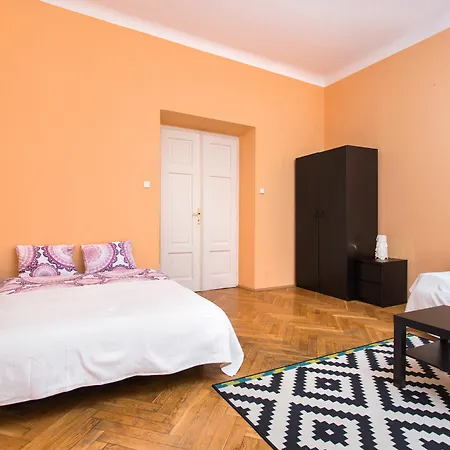 Friendhouse - Old Apartment *